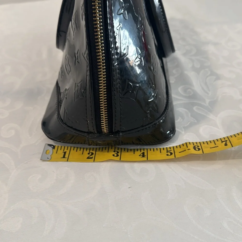 Louis Vuitton Vernis Black Patent Handbag. - Picture 12 of 13